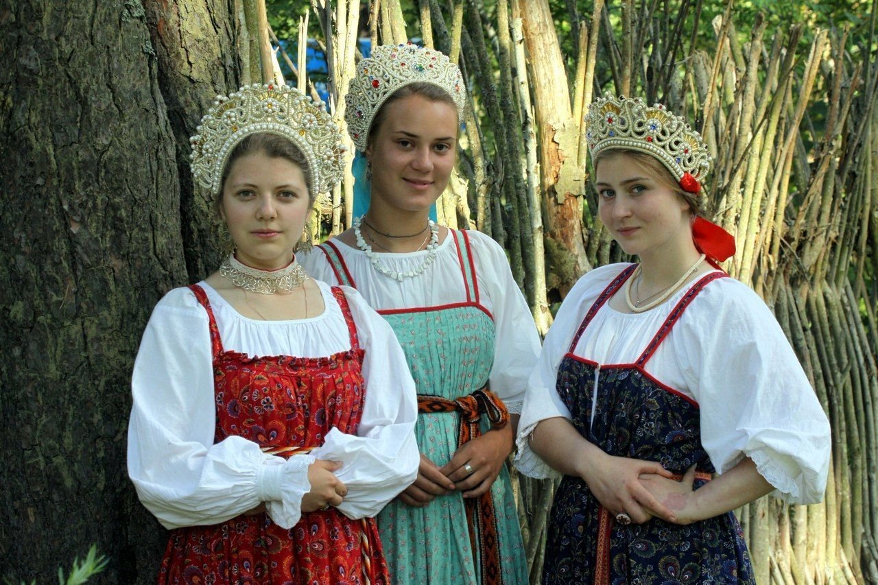 Sexy model Girls in Slavic costumes in Jammu