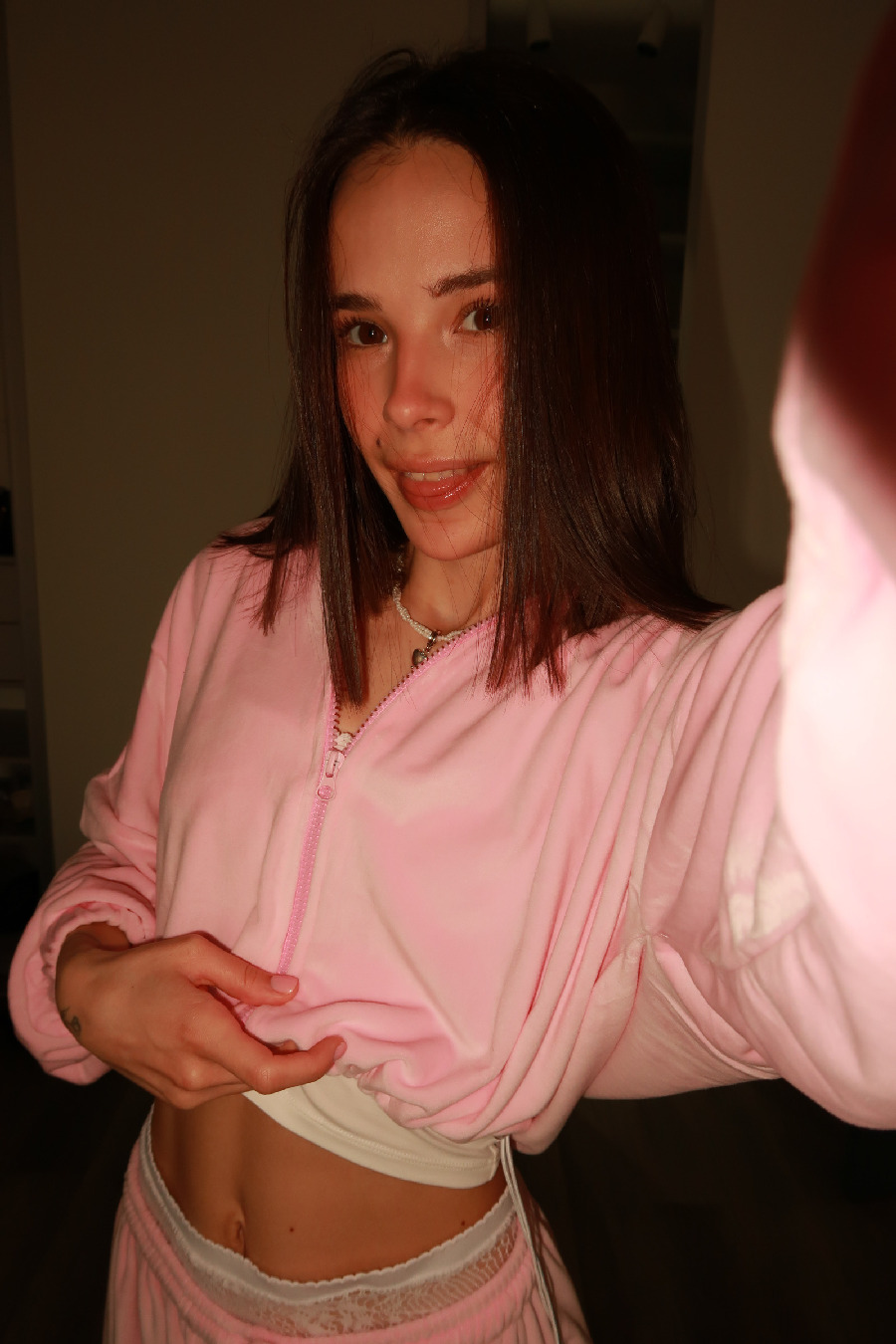 Tina brings the glow — live moments in Jammu